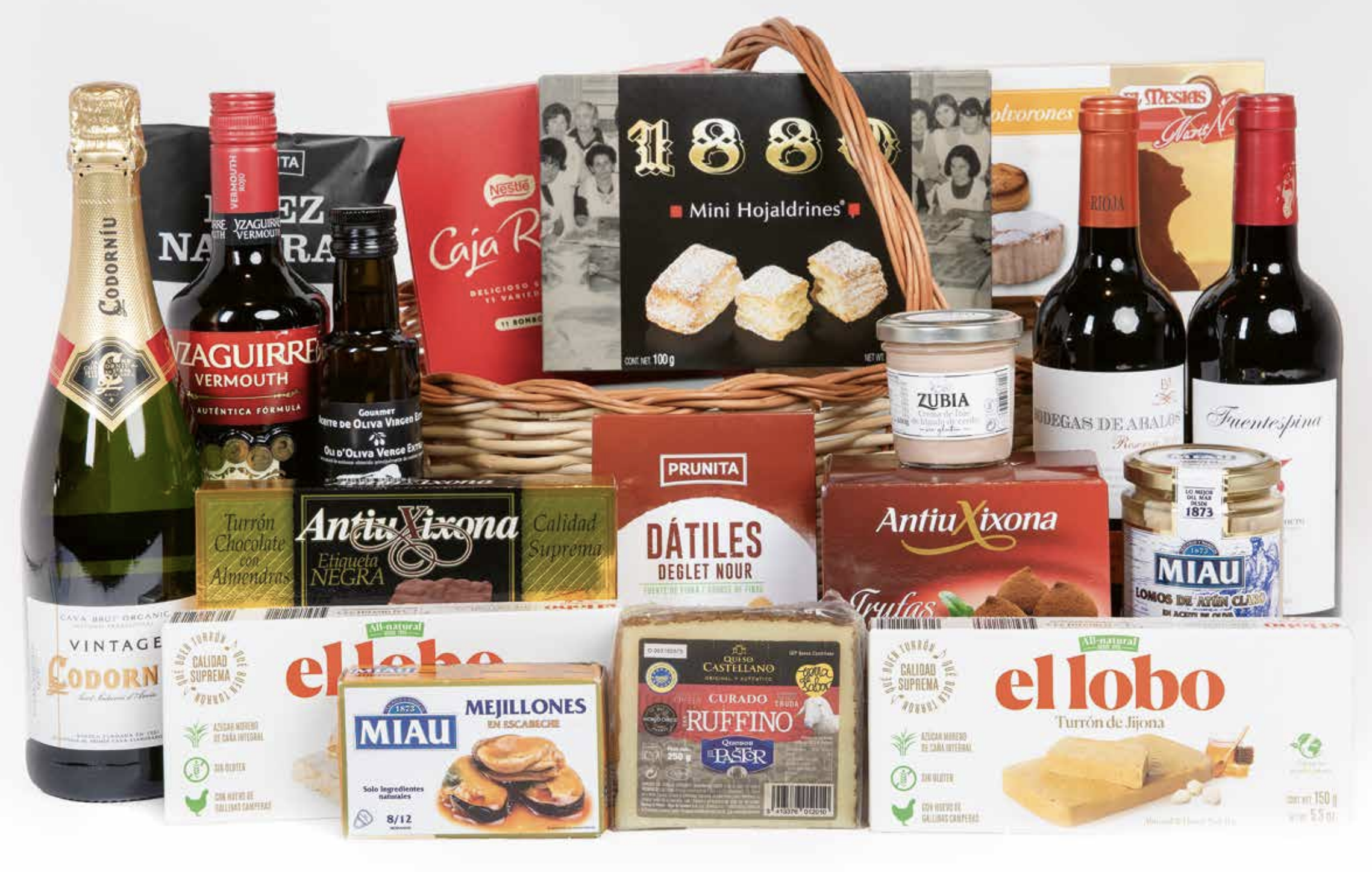 cesta de navidad con variedad de alimentos